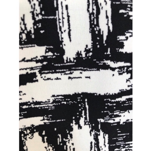 Calvin Klein Women’s Sleeveless Black and White Print Top Size XS - Picture 8 of 8